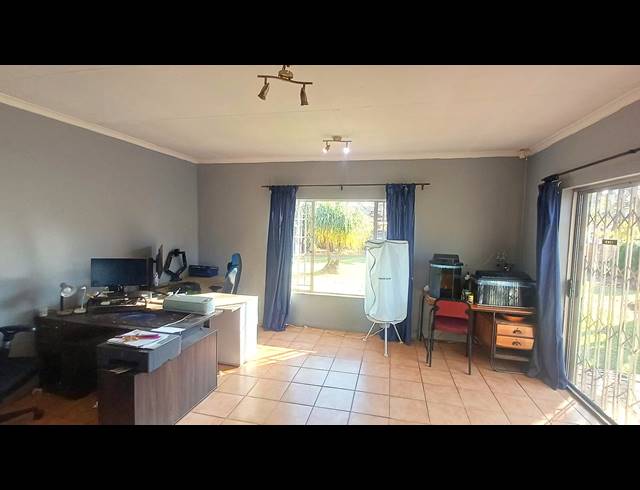 2 BEDROOM FREESTANDING FOR SALE IN LYTTELTON MANOR